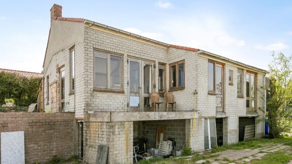 Zéér opmerkelijke woning op Funda te koop: verkopers maken het beste van enorme bouwval