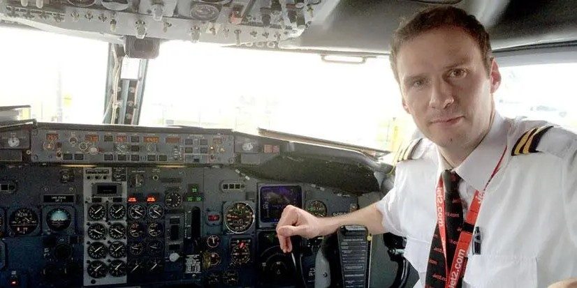 Oud Premier League-voetballer maakt carrièreswitch en wordt piloot