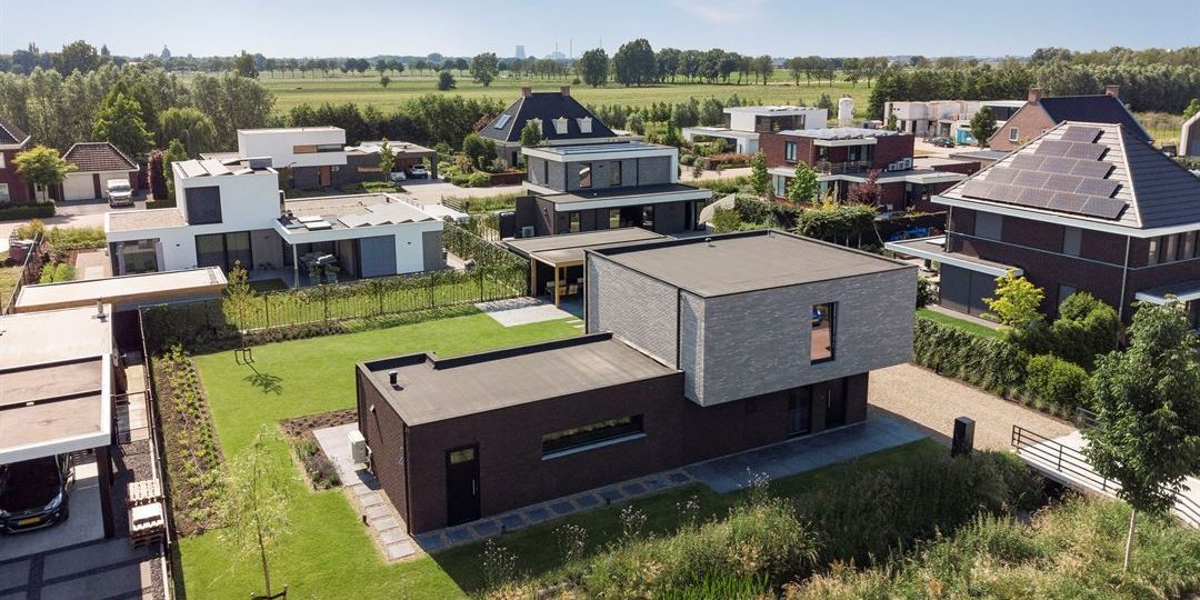 Nederlandse zangeres verkoopt villa en koopt prachtige woning in Amsterdam