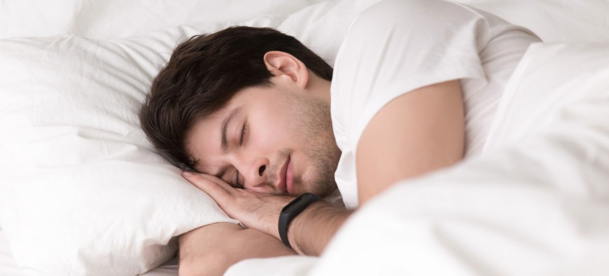 Onderzoek wijst uit: zo vaak verschonen single mannen hun bed gemiddeld