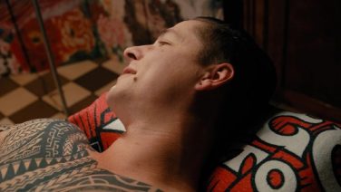 Nederlandse Daryn laat personeelsadvertentie tatoeëren op zijn lichaam