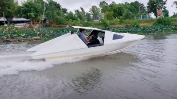 Man bouwt in slechts 90 dagen een leipe speedboot (gemaakt van schroot) en scheurt ermee over het water