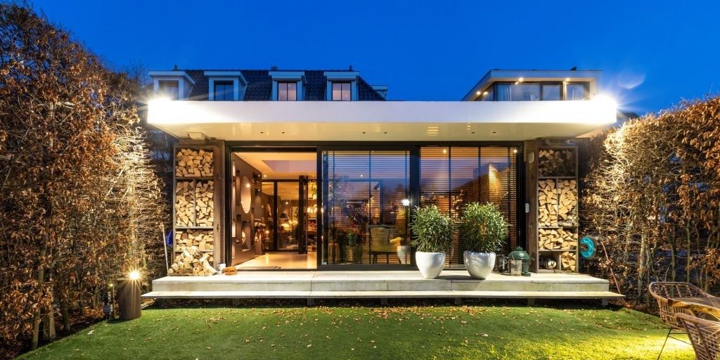 Prachtige villa van Herman den Blijker staat nu (met korting) te koop op Funda