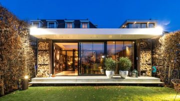 Prachtige villa van Herman den Blijker staat nu (met korting) te koop op Funda