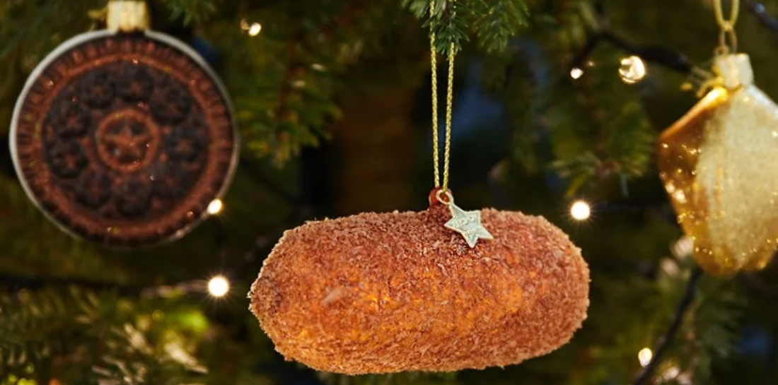 Nederlands bedrijf verkoopt kerstballen in de vorm van frikandellen, kroketten, kaassoufflés en meer
