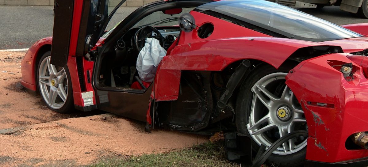 Bezorger van peperdure Ferrari Enzo crasht op weg naar eerste eigenaar