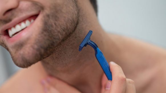 De #1 fout die veel mannen maken bij het scheren van de baard