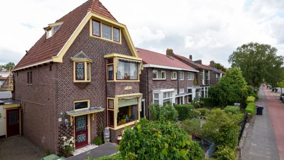 Deze woning in Leeuwarden doet vanbinnen pijn aan je ogen (Funda)