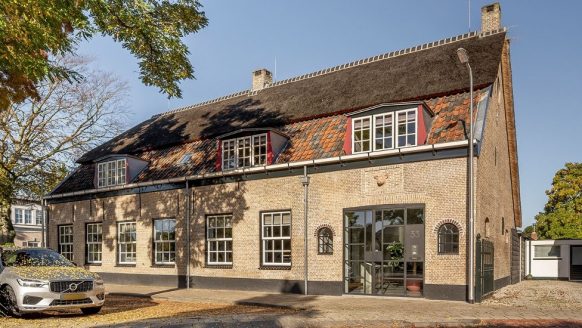 Een van de mooiste woonboerderijen van Nederland staat nu op Funda te koop voor €3.950.000,-