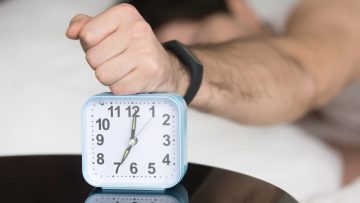 12 verschillende oorzaken waarom jij ’s nachts vaak wakker wordt
