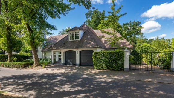 Cody Gakpo koopt reusachtige villa in Eindhoven