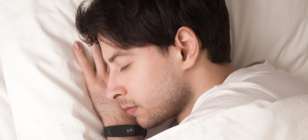5 wetenschappelijk bewezen manieren om sneller in slaap te vallen