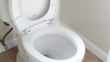 8 dingen die je eigenlijk niet door de wc mag spoelen