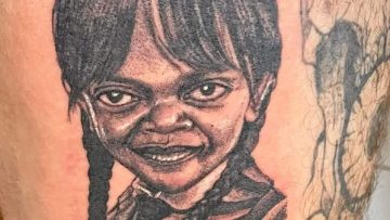 Man neemt tattoo van Wednesday Addams en het internet gaat he-le-maal los