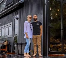 Matt en Lisa bouwen een van de mooiste Tiny Houses ooit met slechts €60.000