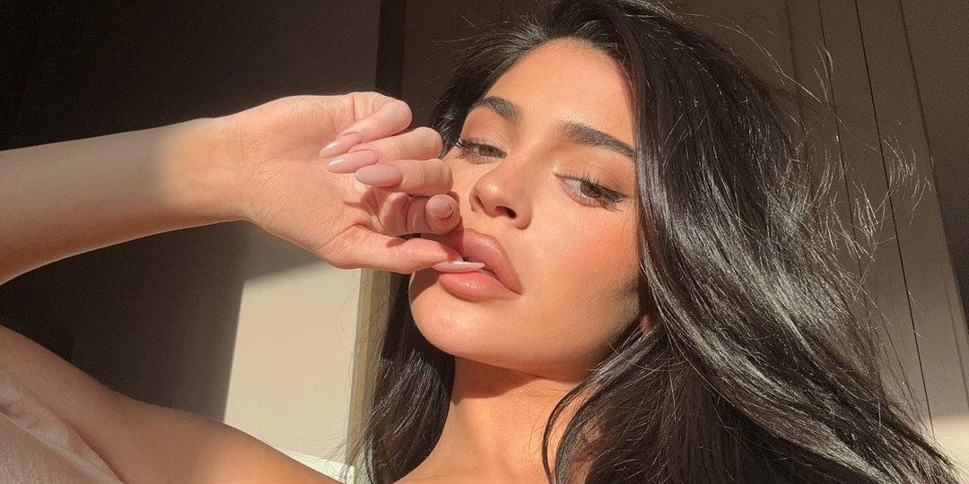 Kylie Jenner maakt Instagram wild met uitdagende foto’s in bh