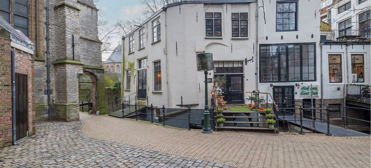 Unieke Funda-vondst: in Gouda staat er een héél historische woning te koop