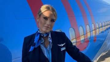 Is Elize Mol de knapste stewardess van België?
