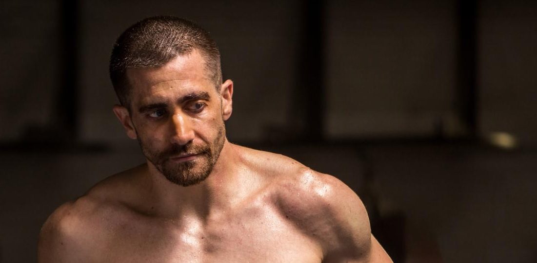Acteur Jake Gyllenhaal is gespierder dan ooit en vermorzelt in de UFC-ring