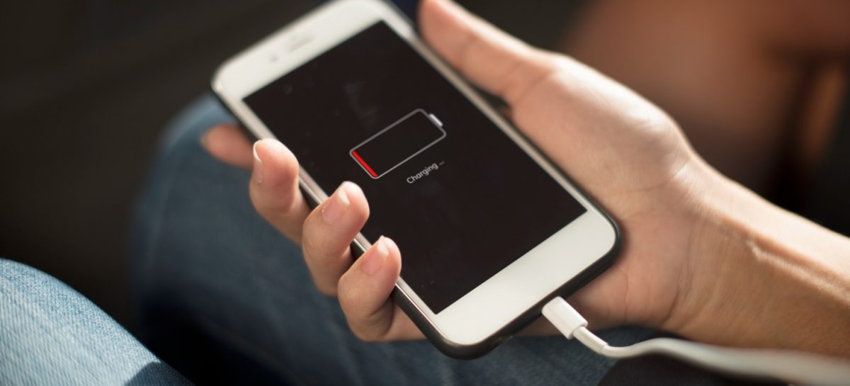 Gaat jouw batterij snel leeg? Grote kans dat jij jouw telefoon verkeerd oplaadt