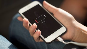 Gaat jouw batterij snel leeg? Grote kans dat jij jouw telefoon verkeerd oplaadt