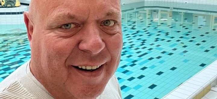 Peter Gillis Gezien Met Nieuwe Vrouw Dubbelganger Van Nicol