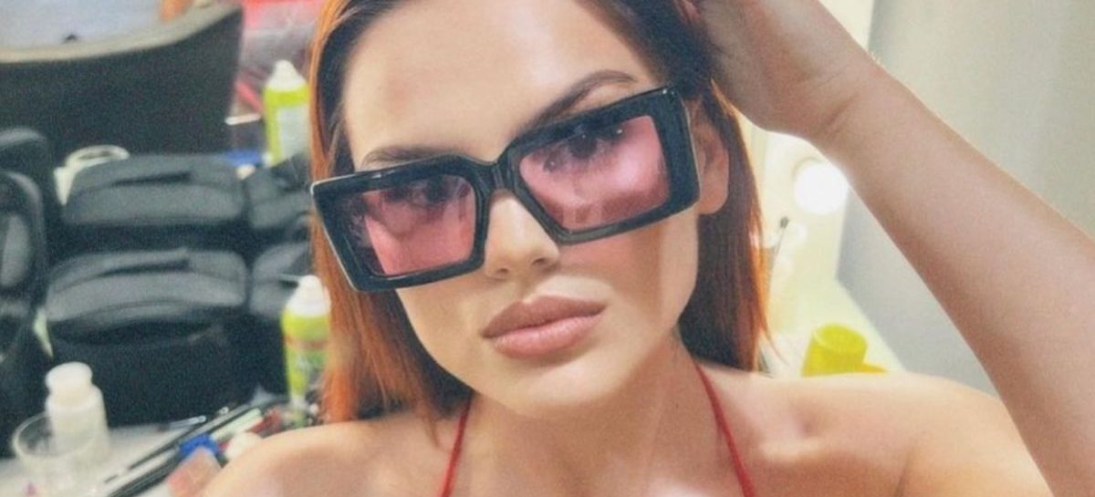 Famke Louise houdt de gemoederen bezig met Instagram-foto in felrode bikini