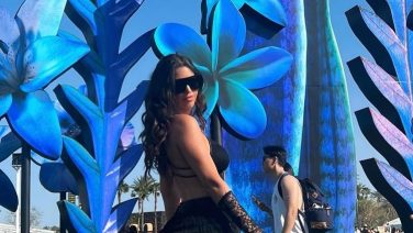 Yolanthe Cabau gaat los op Coachella in een doorschijnende broek