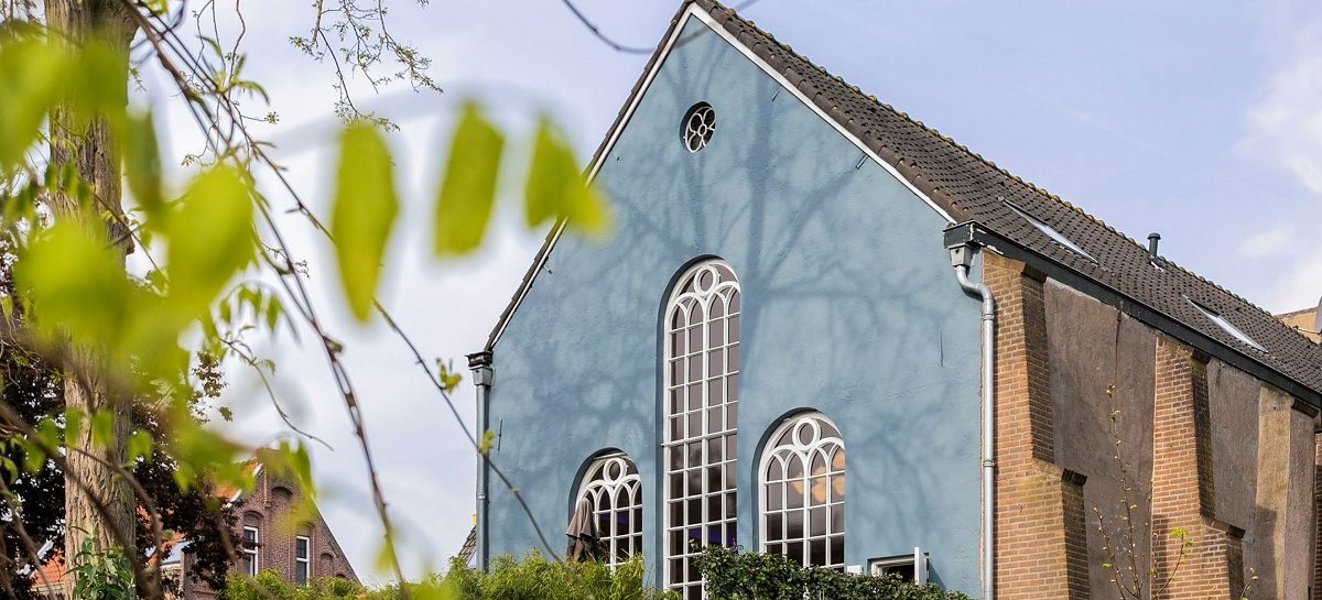Nu te koop op Funda: oude gereformeerde kerk in Nijmegen is omgebouwd tot ultiem droomhuis