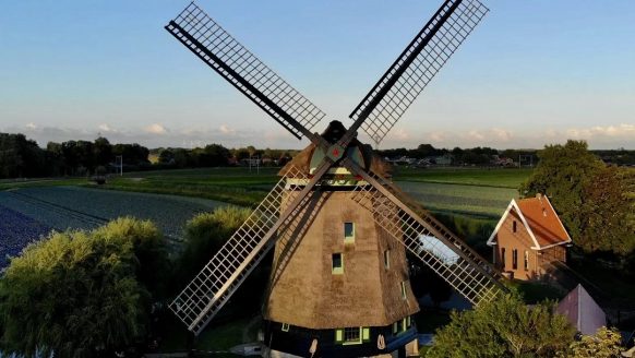 Je kan nu overnachten in deze prachtige Nederlandse molen uit 1590