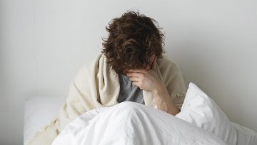 Waarom heb je ’s nachts meer last van keelpijn?