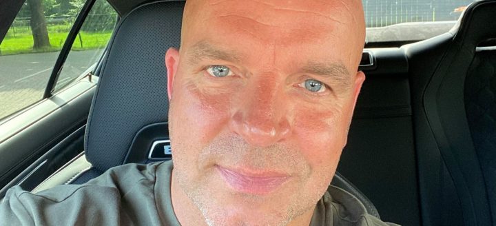 Andy van der Meijde heeft een gloednieuwe, peperdure wagen