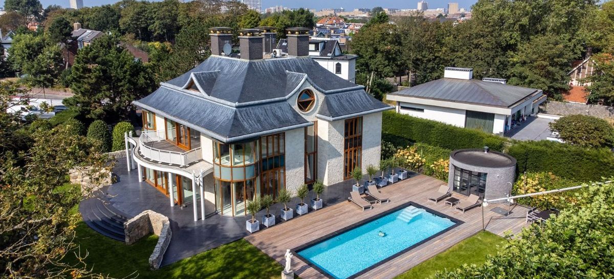 Een van de meest indrukwekkende villa’s van Zandvoort staat nu te koop op Funda