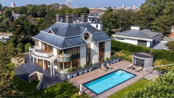 Een van de meest indrukwekkende villa’s van Zandvoort staat nu te koop op Funda