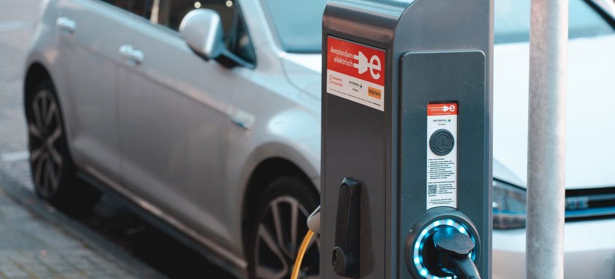 Ook bestuurders van elektrische auto’s gaan vanaf 2026 zeer veel wegenbelasting betalen