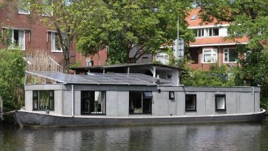 Funda buitenkans: deze woonboot in Groningen kost slechts €155.000,-