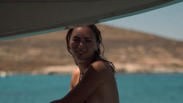 Nieuwe Instagram-foto’s van Puck Moonen in bikini vallen enorm in de smaak