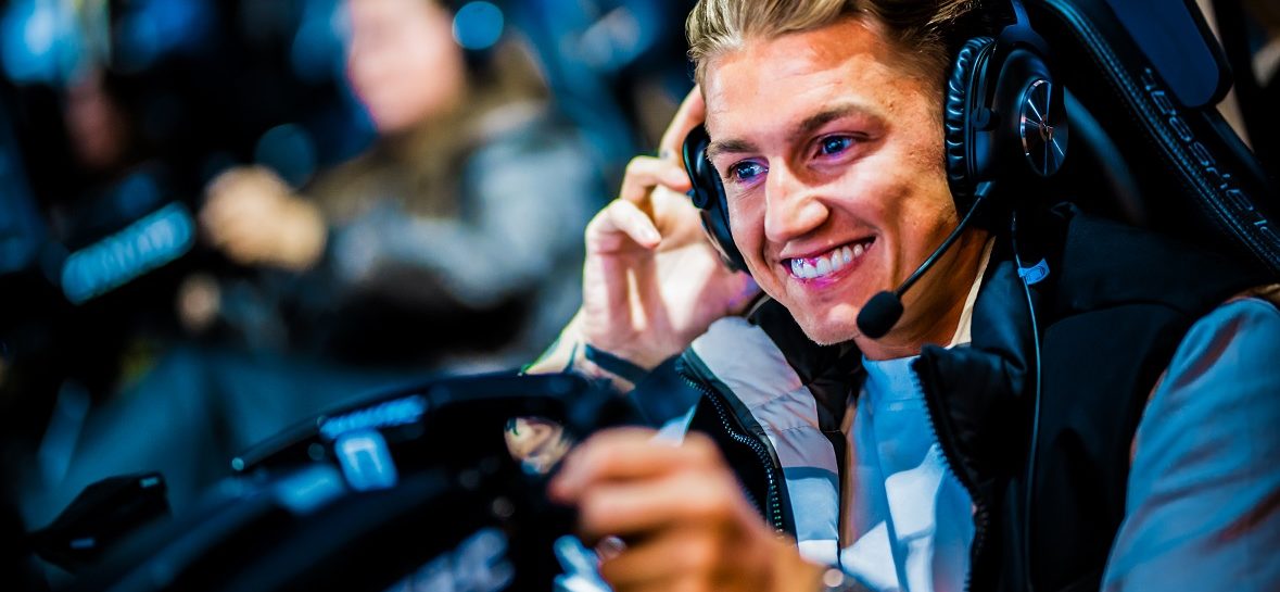 Maak kennis met Heinekens Player 0.0: dé nieuwe sim-race competitie mét én tegen Max Verstappen!