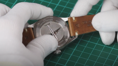 Zo vervang jij een horlogeband zonder het horloge te beschadigen