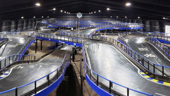 De grootste indoor kartbaan ter wereld heeft ‘supertrack’ van 80.000 vierkante meter