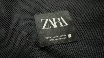 Vierkantje, driehoekje en rondje: dit betekenen de verschillende symbolen op de etiketten van Zara-kleding