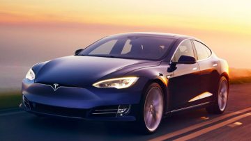 Tesla gaat voor de titel ‘snelste productie-auto ter wereld’