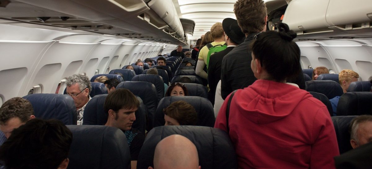 Stewardessen: “Deze 13 dingen moet je nooit doen in een vliegtuig!”
