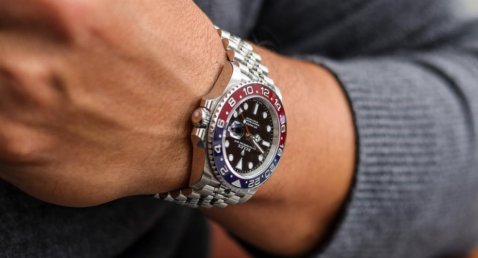 Hoewel waarde van Rolex-horloges dalen, stijgt de prijs van de welbekende Rolex Pepsi