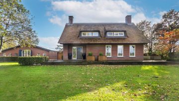 Te koop op Funda: Brabants landhuis met complete wellness, sportruimte, paardenstal en meer