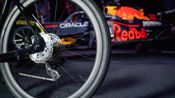 Red Bull komt met een gaaf apparaatje dat jouw fiets in een e-bike omtovert