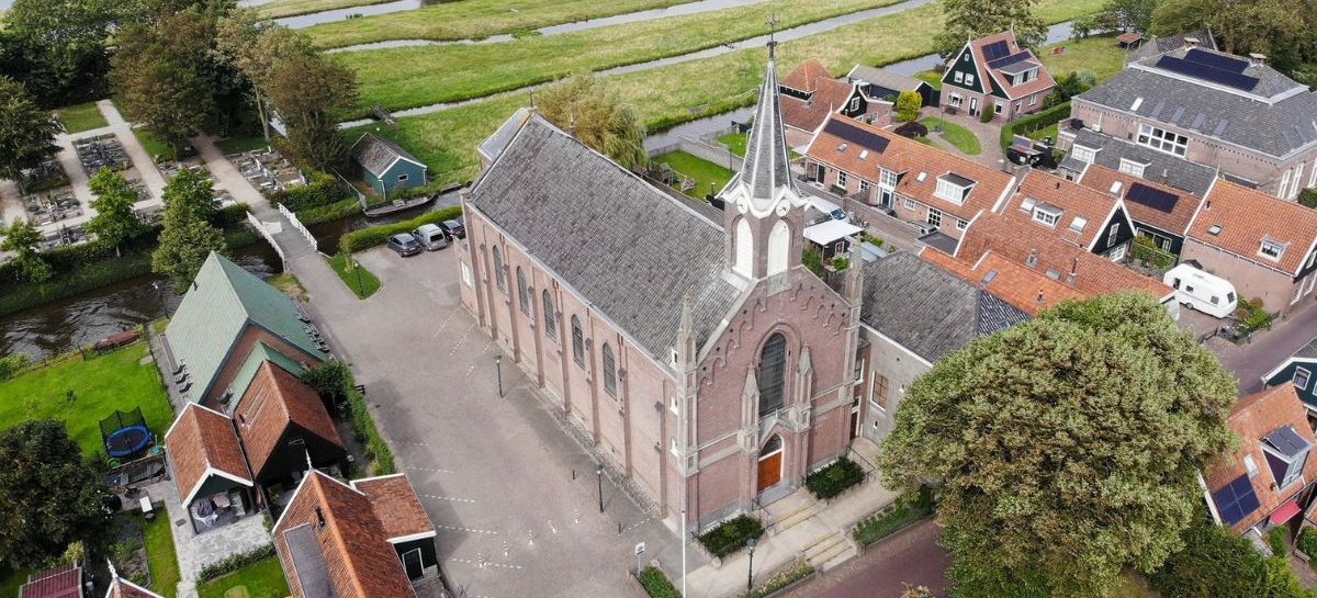 Funda vondst: reusachtige kerk (met pastorie) in de Rijp te koop voor € 800.000