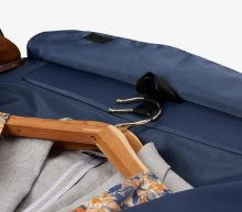 Bedrijf komt met tas waarmee zelfs jouw pakken en overhemden kreukvrij blijven