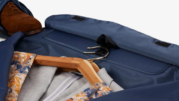 Bedrijf komt met tas waarmee zelfs jouw pakken en overhemden kreukvrij blijven