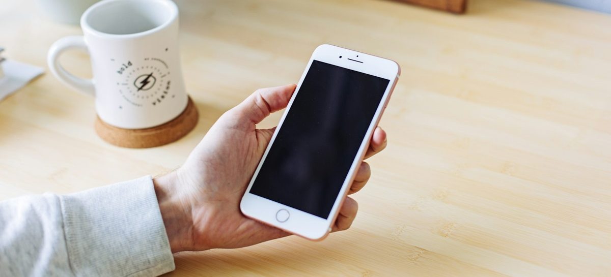 Apple waarschuwt: “Leg je natte iPhone niet in de rijst”